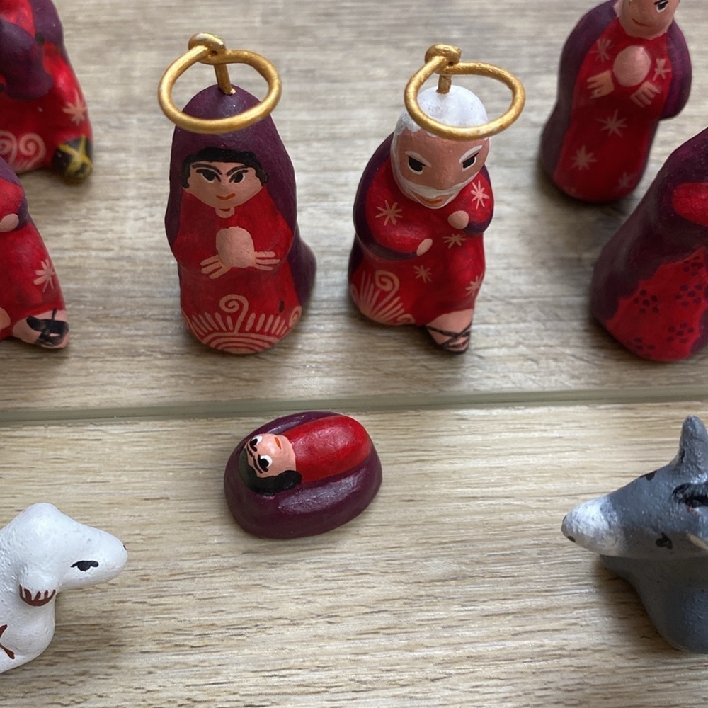 Hand Painted Mini Nativity - Picture 4 of 5